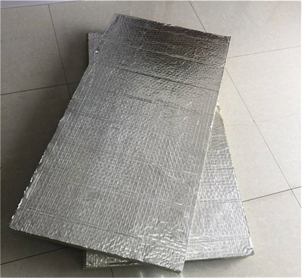 在建筑和保溫行業(yè)中，巖棉板因其出色的防火、保溫性能而得到廣泛應(yīng)用。了解如何識別巖棉板對于采購者、工程師、建筑商及終端用戶都非常重要，它可以確保選用的產(chǎn)品具有所需的質(zhì)量和性能。以下是一些關(guān)于如何準(zhǔn)確識別