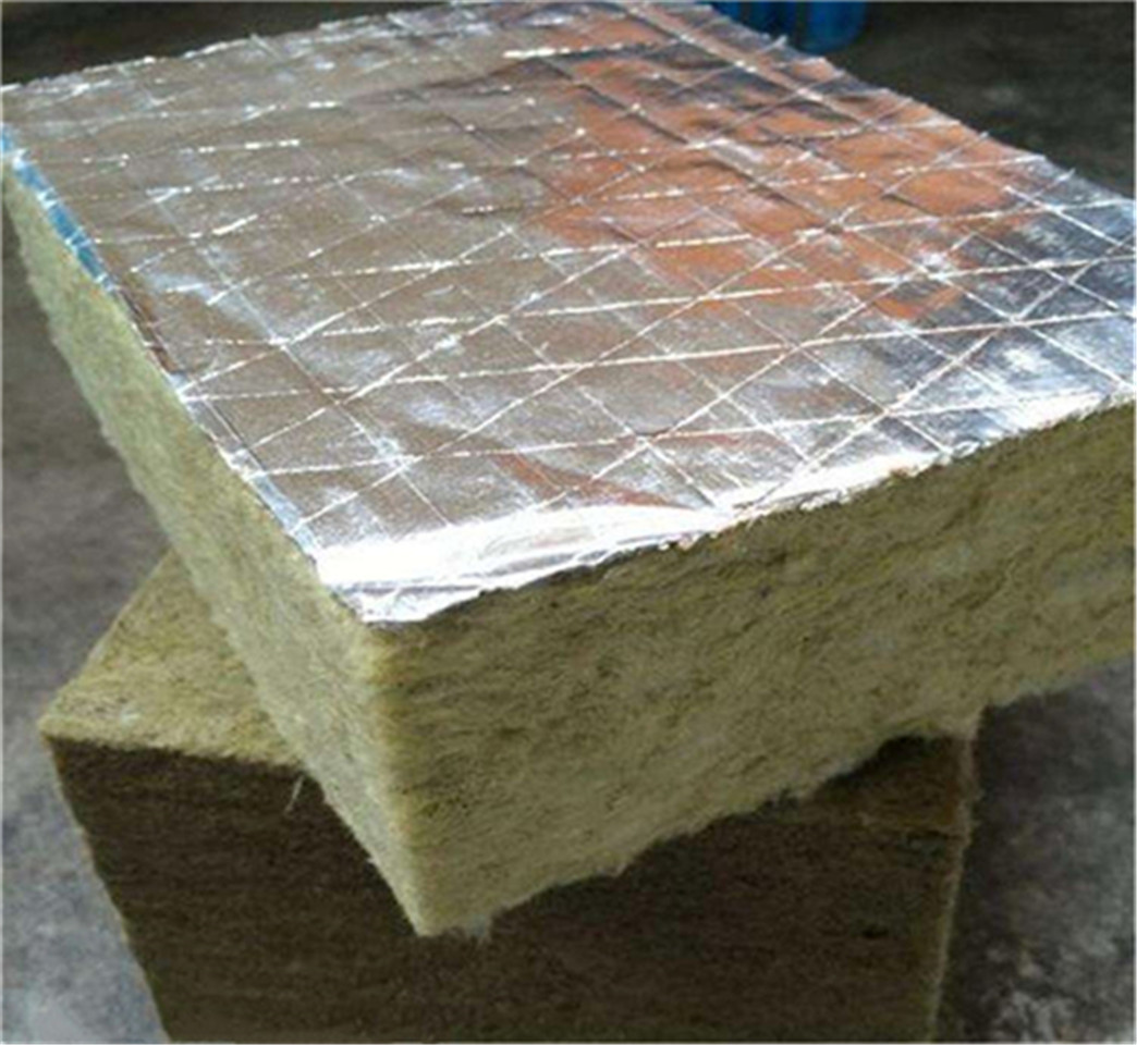 在現(xiàn)今的建筑行業(yè)中，外墻外保溫巖棉板作為一種重要的建筑材料，其質(zhì)量和性能直接影響到建筑物的保溫效果及安全性。阜新地區(qū)作為建筑行業(yè)蓬勃發(fā)展的一部分，擁有眾多的巖棉板供應(yīng)商。那么，阜新外墻外保溫巖棉板哪家