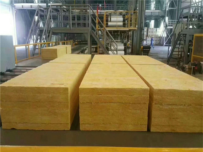 外墻保溫采用巖棉板