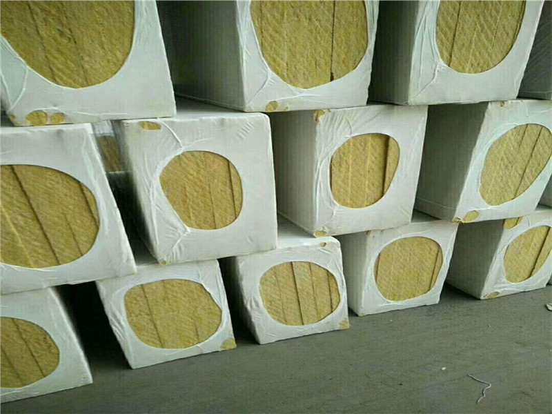 隨著建筑技術(shù)的不斷進(jìn)步，外墻保溫材料的應(yīng)用日益廣泛。其中，巖棉板作為一種優(yōu)質(zhì)的保溫材料，因其良好的保溫性能、防火性能和穩(wěn)定性，被廣泛應(yīng)用于各類建筑的外墻保溫系統(tǒng)中。蕪湖地區(qū)作為建筑業(yè)的發(fā)達(dá)區(qū)域，其外墻