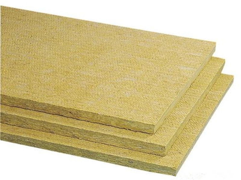 在現(xiàn)代建筑技術(shù)中，為了保障建筑的保溫性能和節(jié)能效果，外墻面保溫材料的選擇變得尤為重要。巖棉板作為一種常見(jiàn)的外墻保溫材料，其厚度選擇直接關(guān)系到保溫性能、成本以及建筑外觀等多個(gè)方面。本文將對(duì)外墻面保溫巖棉板厚度這一主題進(jìn)行探討。
